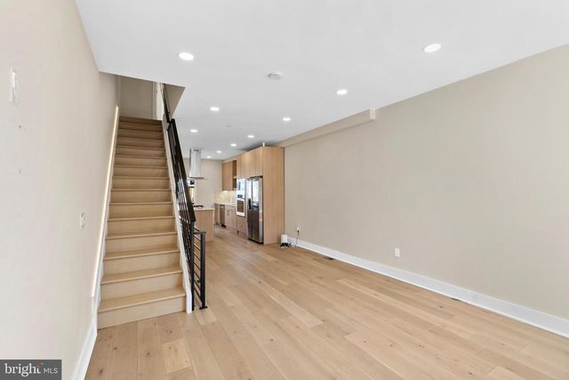 2439 E HUNTINGDON ST, Philadelphia, PA 19125