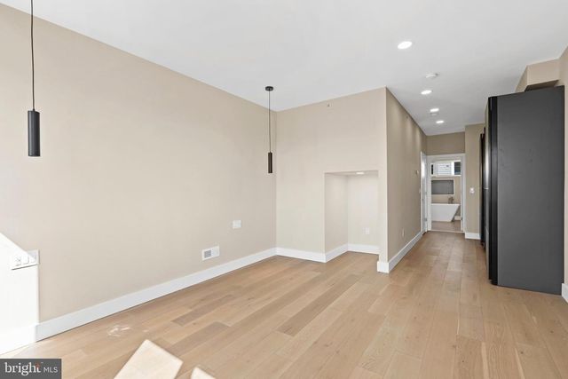 2439 E HUNTINGDON ST, Philadelphia, PA 19125