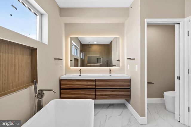 2439 E HUNTINGDON ST, Philadelphia, PA 19125