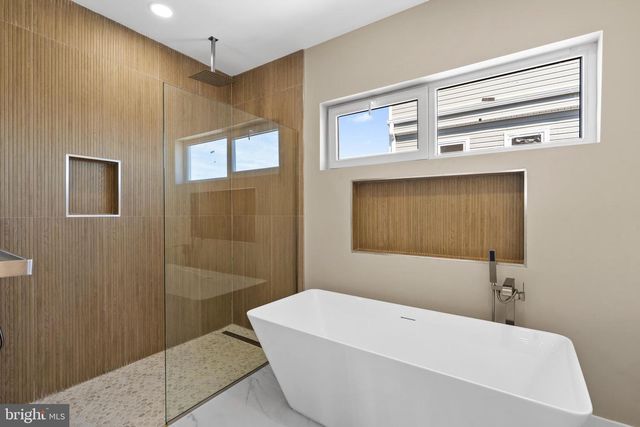 2439 E HUNTINGDON ST, Philadelphia, PA 19125