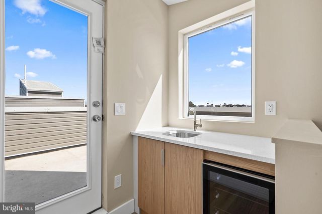 2439 E HUNTINGDON ST, Philadelphia, PA 19125