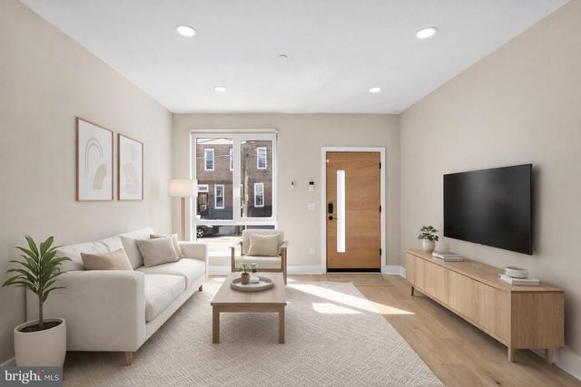 2439 E HUNTINGDON ST, Philadelphia, PA 19125