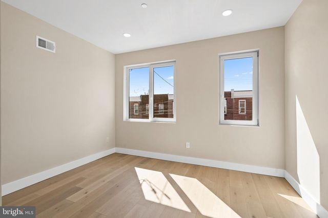 2439 E HUNTINGDON ST, Philadelphia, PA 19125