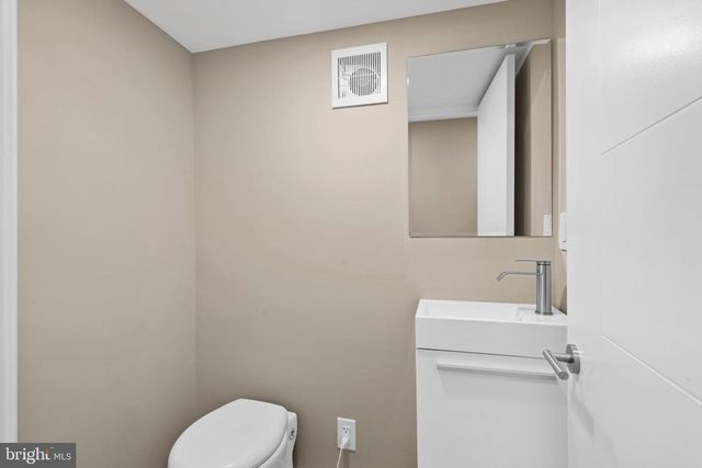 2439 E HUNTINGDON ST, Philadelphia, PA 19125