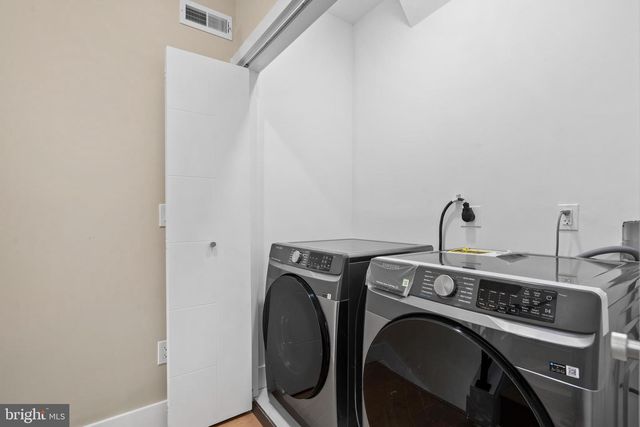 2439 E HUNTINGDON ST, Philadelphia, PA 19125