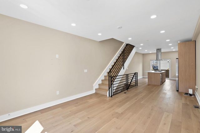 2439 E HUNTINGDON ST, Philadelphia, PA 19125