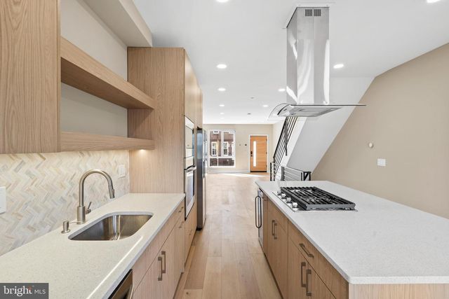 2439 E HUNTINGDON ST, Philadelphia, PA 19125