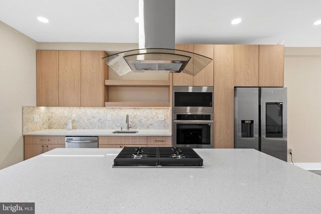 2439 E HUNTINGDON ST, Philadelphia, PA 19125