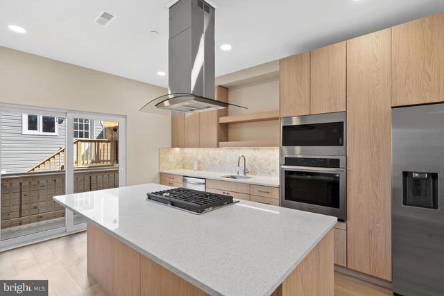 2439 E HUNTINGDON ST, Philadelphia, PA 19125