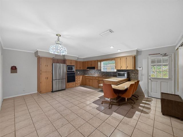 305 N GLEN AVENUE, Tampa, FL 33609