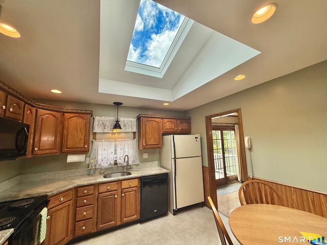 14 Poplar Drive, Seymour, CT 06483