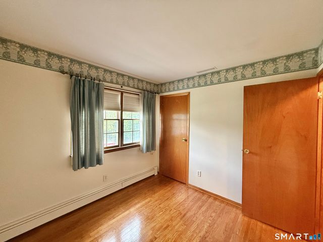 14 Poplar Drive, Seymour, CT 06483