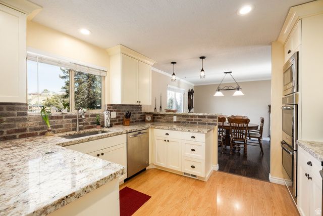 9206 S STERLING DR, Sandy, UT 84093