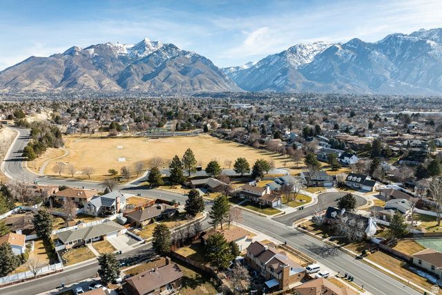 9206 S STERLING DR, Sandy, UT 84093