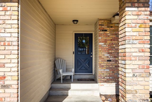 9206 S STERLING DR, Sandy, UT 84093