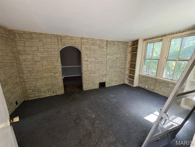 612 S 6th Street, Belleville, IL 62220