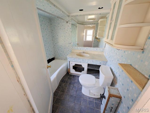 612 S 6th Street, Belleville, IL 62220