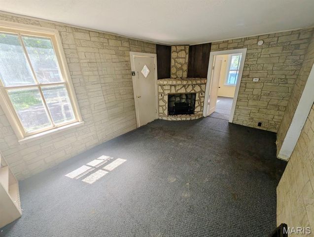 612 S 6th Street, Belleville, IL 62220