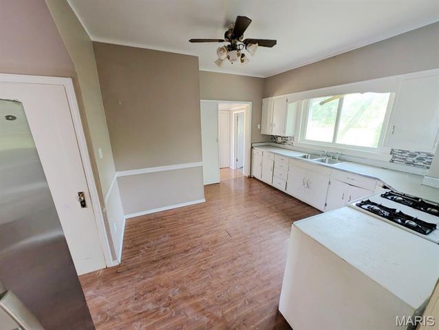 612 S 6th Street, Belleville, IL 62220