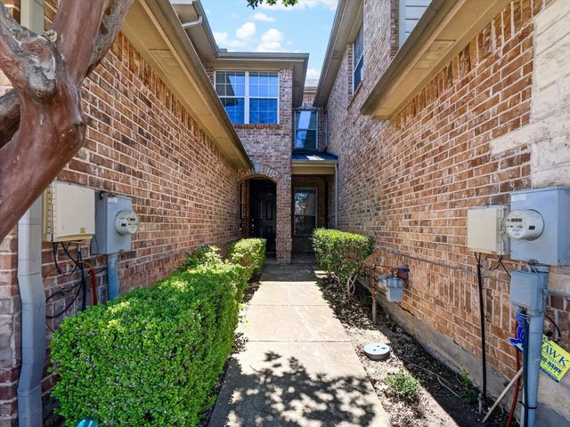 1828 Branch Trail, Carrollton, TX 75007