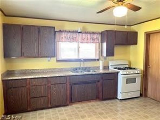 55500 National Road, Bridgeport, OH 43912