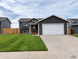 445 YELNER DR, Box Elder, SD 57719