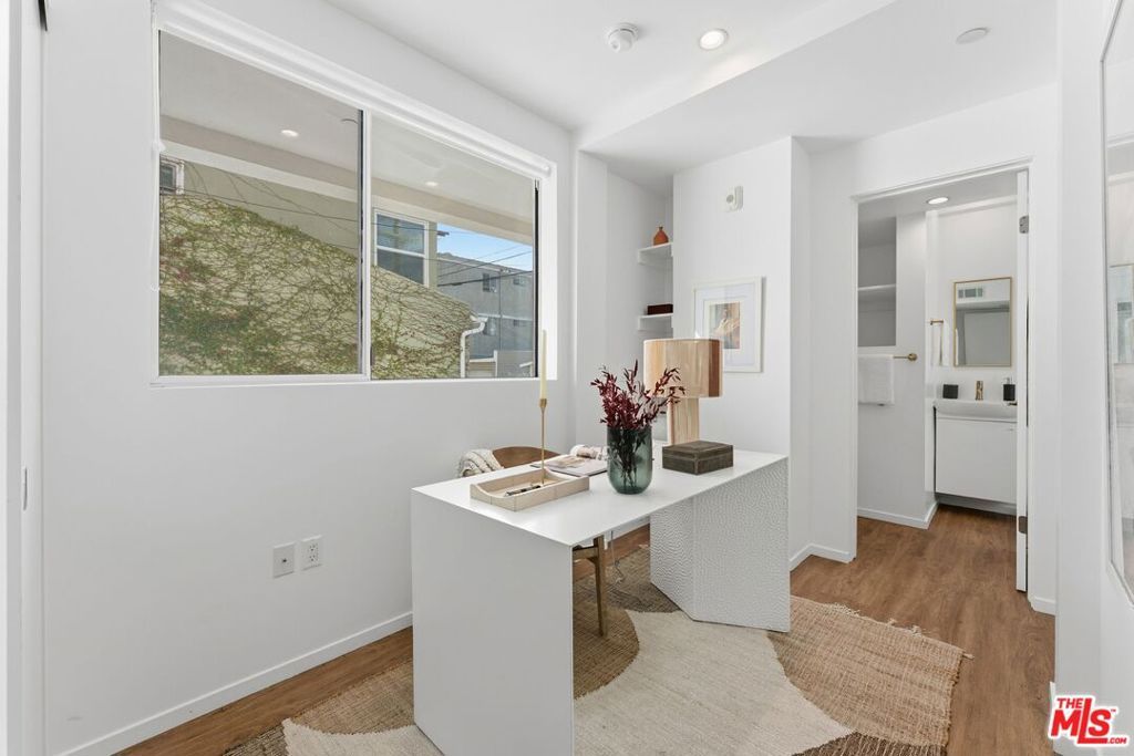 Image 11 of property listing at 1244 14th Street E, Santa Monica, CA 90404