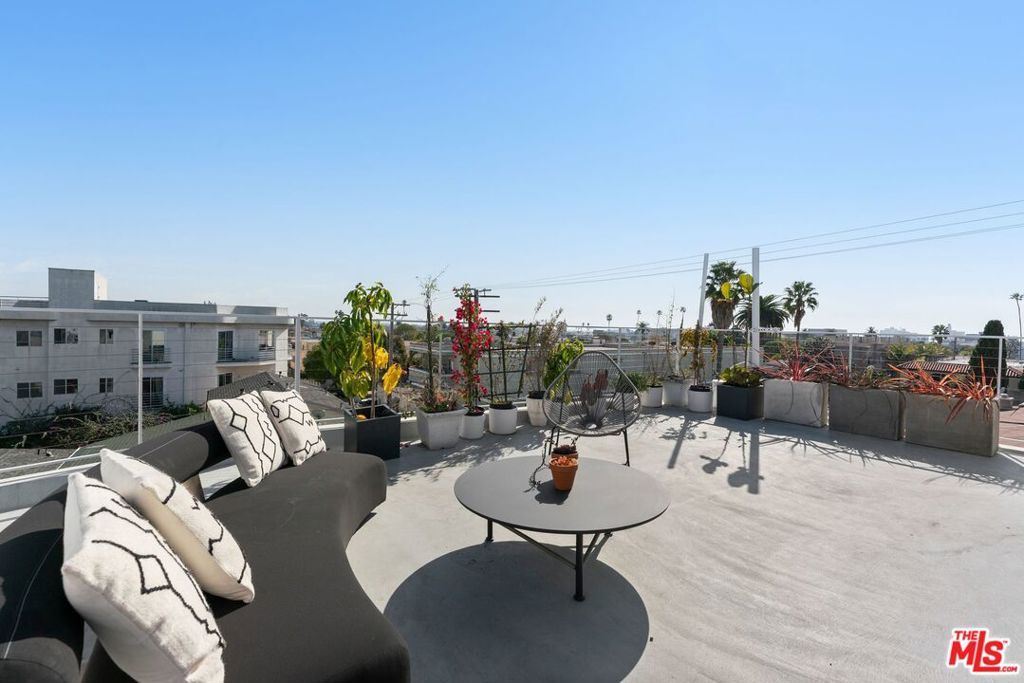 Image 18 of property listing at 1244 14th Street E, Santa Monica, CA 90404