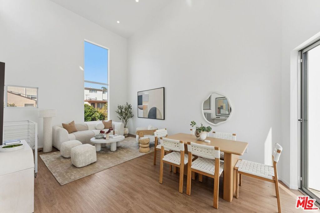 Image 2 of property listing at 1244 14th Street E, Santa Monica, CA 90404