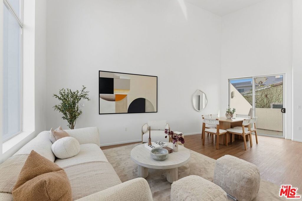 Image 3 of property listing at 1244 14th Street E, Santa Monica, CA 90404