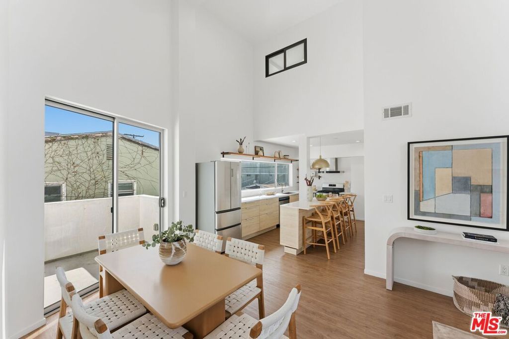 Image 4 of property listing at 1244 14th Street E, Santa Monica, CA 90404