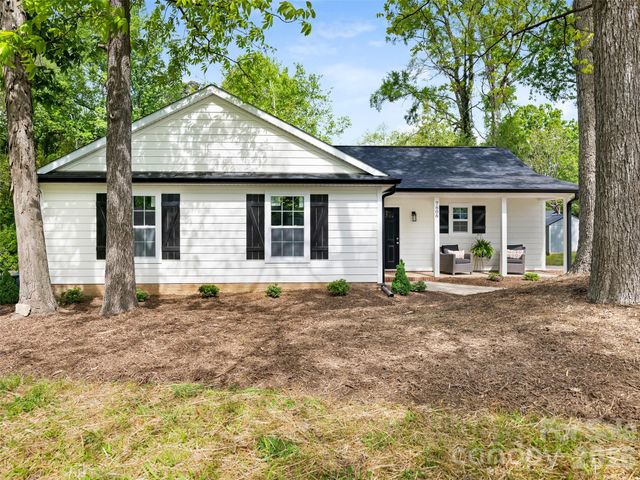 7606 Walnut Wood Drive, Charlotte, NC 28227