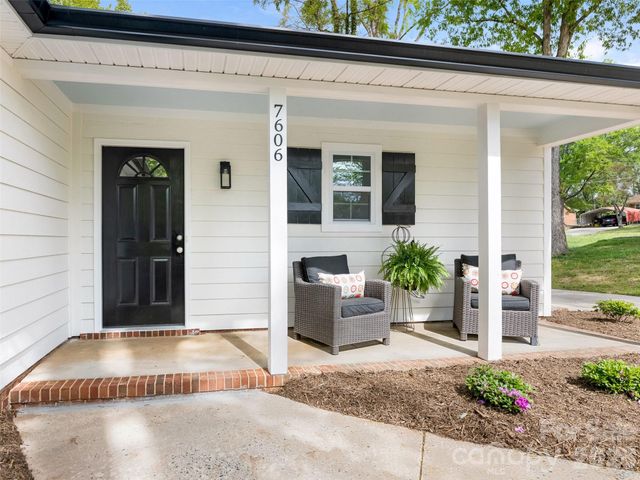 7606 Walnut Wood Drive, Charlotte, NC 28227