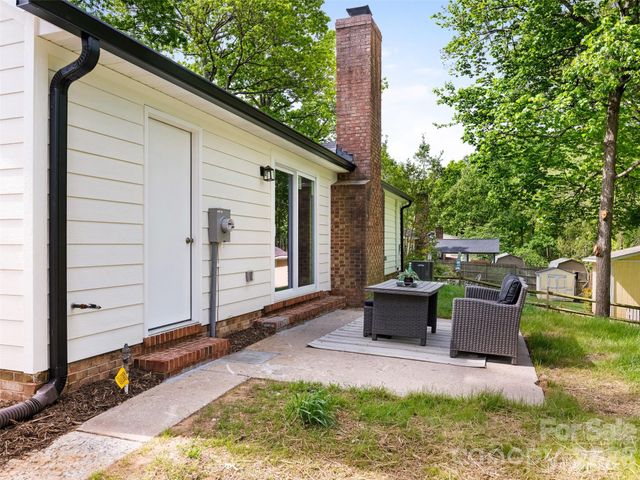 7606 Walnut Wood Drive, Charlotte, NC 28227