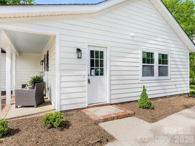 7606 Walnut Wood Drive, Charlotte, NC 28227