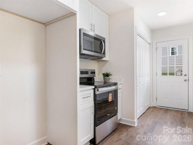 7606 Walnut Wood Drive, Charlotte, NC 28227