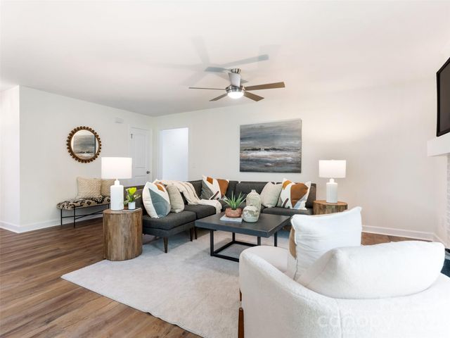 7606 Walnut Wood Drive, Charlotte, NC 28227