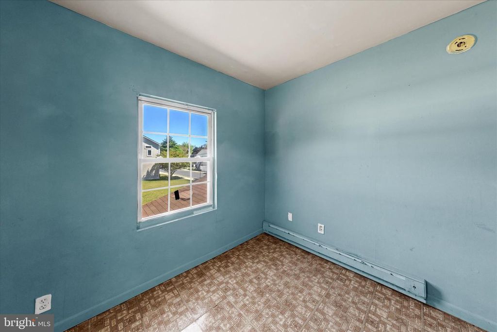 Image 15 of property listing at 303 N FRONT ST, Seaford, DE 19973