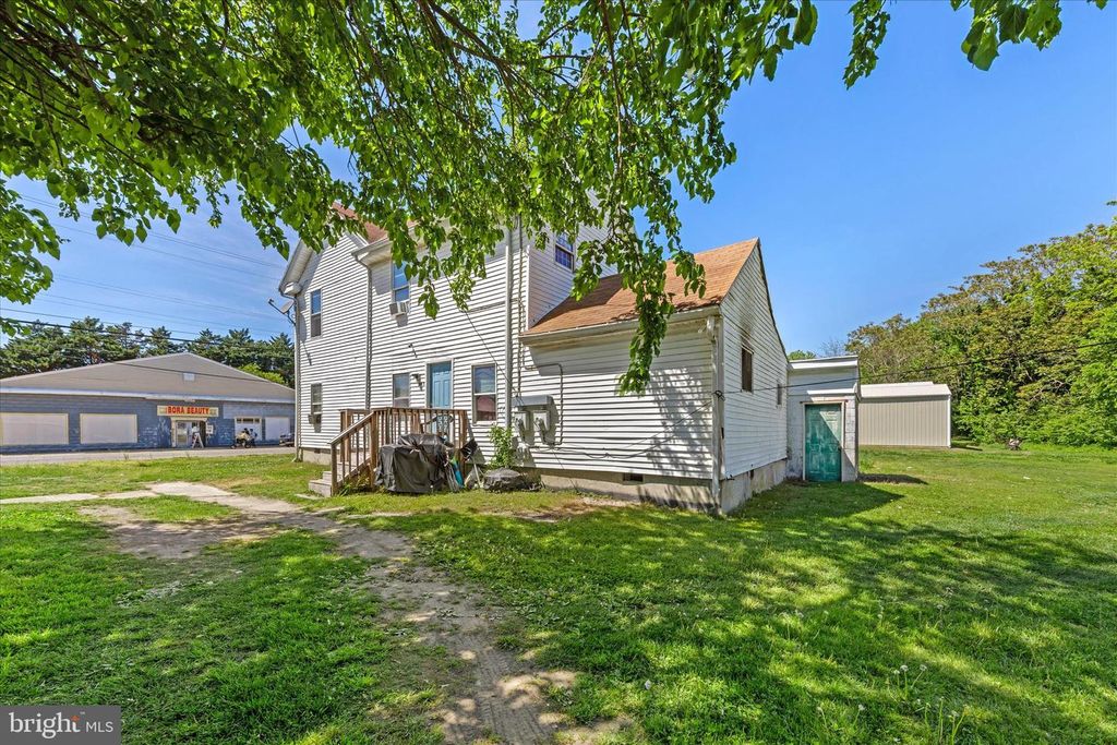 Image 27 of property listing at 303 N FRONT ST, Seaford, DE 19973
