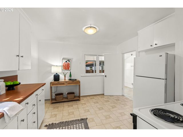 257 W 15TH Ave, Eugene, OR 97401