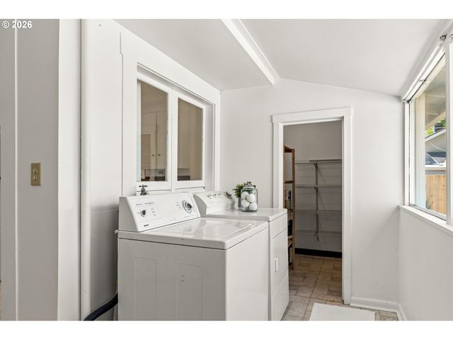 257 W 15TH Ave, Eugene, OR 97401