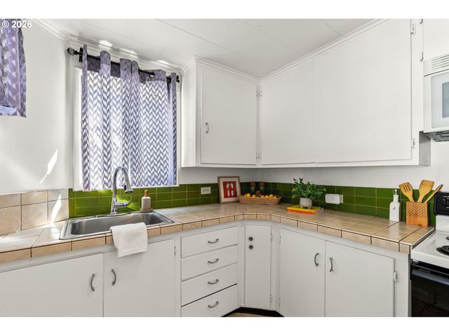 257 W 15TH Ave, Eugene, OR 97401
