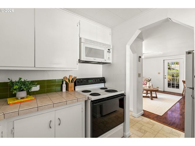 257 W 15TH Ave, Eugene, OR 97401