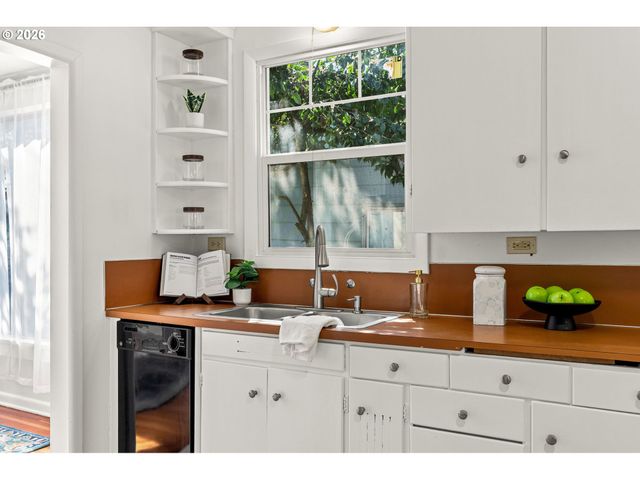 257 W 15TH Ave, Eugene, OR 97401