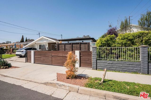 12009 Cedar Avenue A, Hawthorne, CA 90250