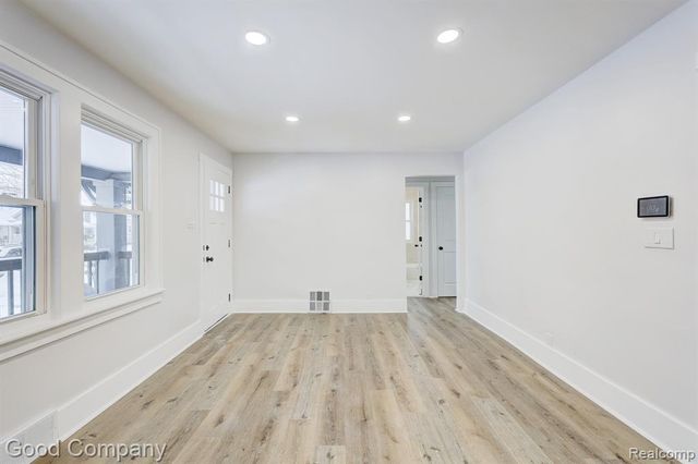 16309 Kirkshire Avenue, Beverly Hills, MI 48025