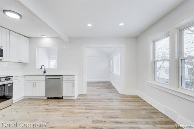 16309 Kirkshire Avenue, Beverly Hills, MI 48025