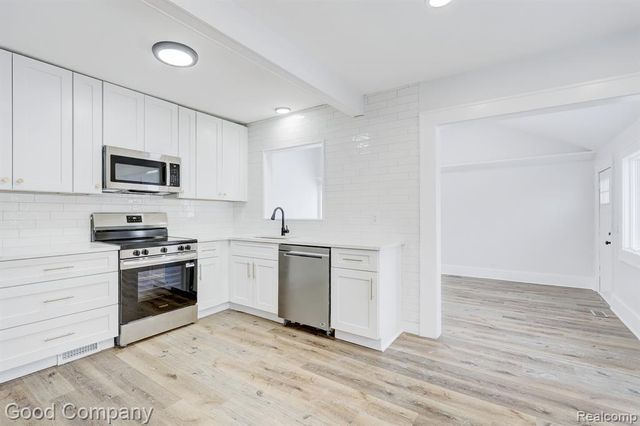 16309 Kirkshire Avenue, Beverly Hills, MI 48025