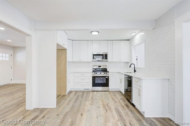 16309 Kirkshire Avenue, Beverly Hills, MI 48025