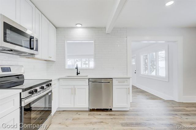 16309 Kirkshire Avenue, Beverly Hills, MI 48025